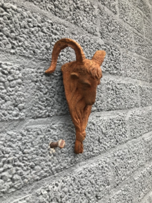 Wall ornament wall goat, nice decoration made of cast iron, rest