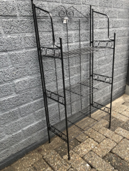 Beautiful metal etagère, beautiful black ironwork, easy to fold