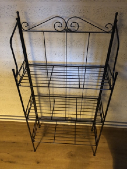 Beautiful metal etagère, beautiful black ironwork, easy to fold