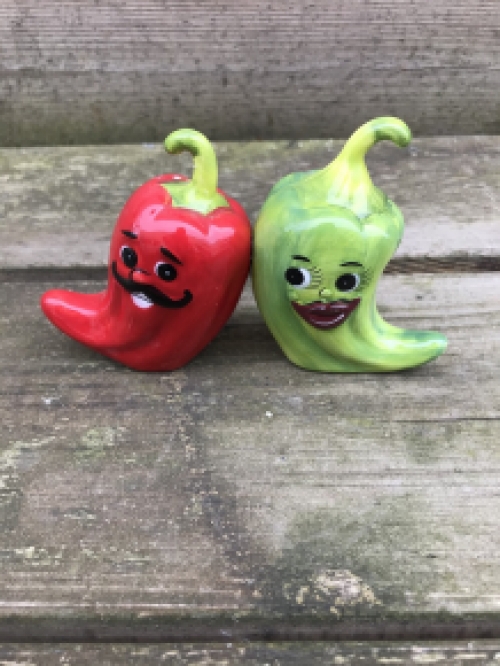 Salt and pepper pots, hot chilli peppers, very nice!